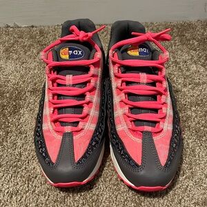 Nike Woman Air Max’ SOLD AS IS.